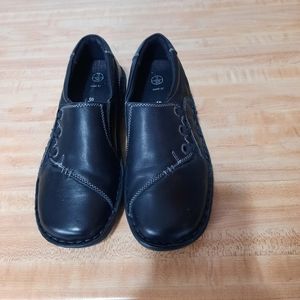 Girls black shoes size 3 leather uppers spring step like new